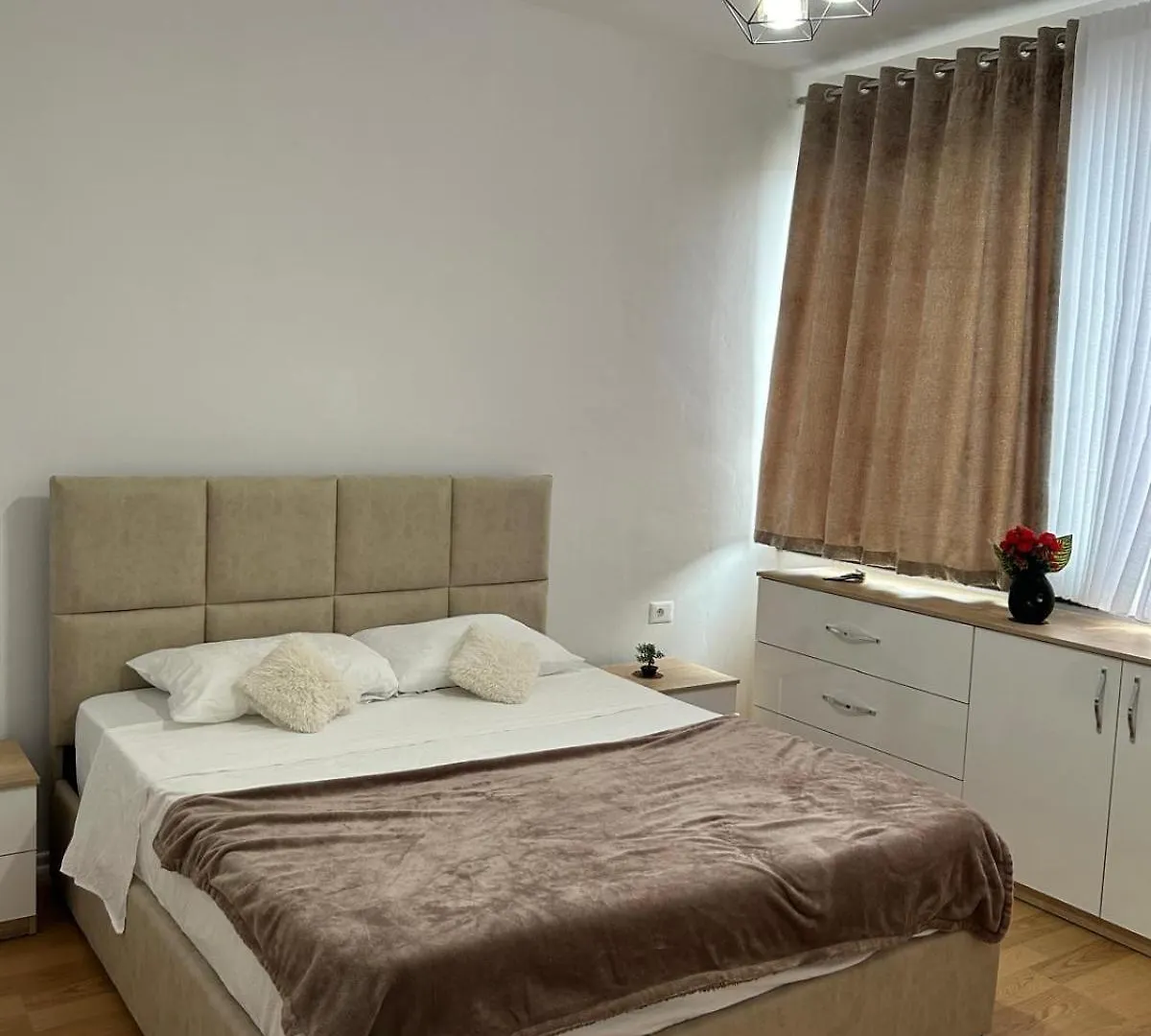 Kristal Room A Tirana